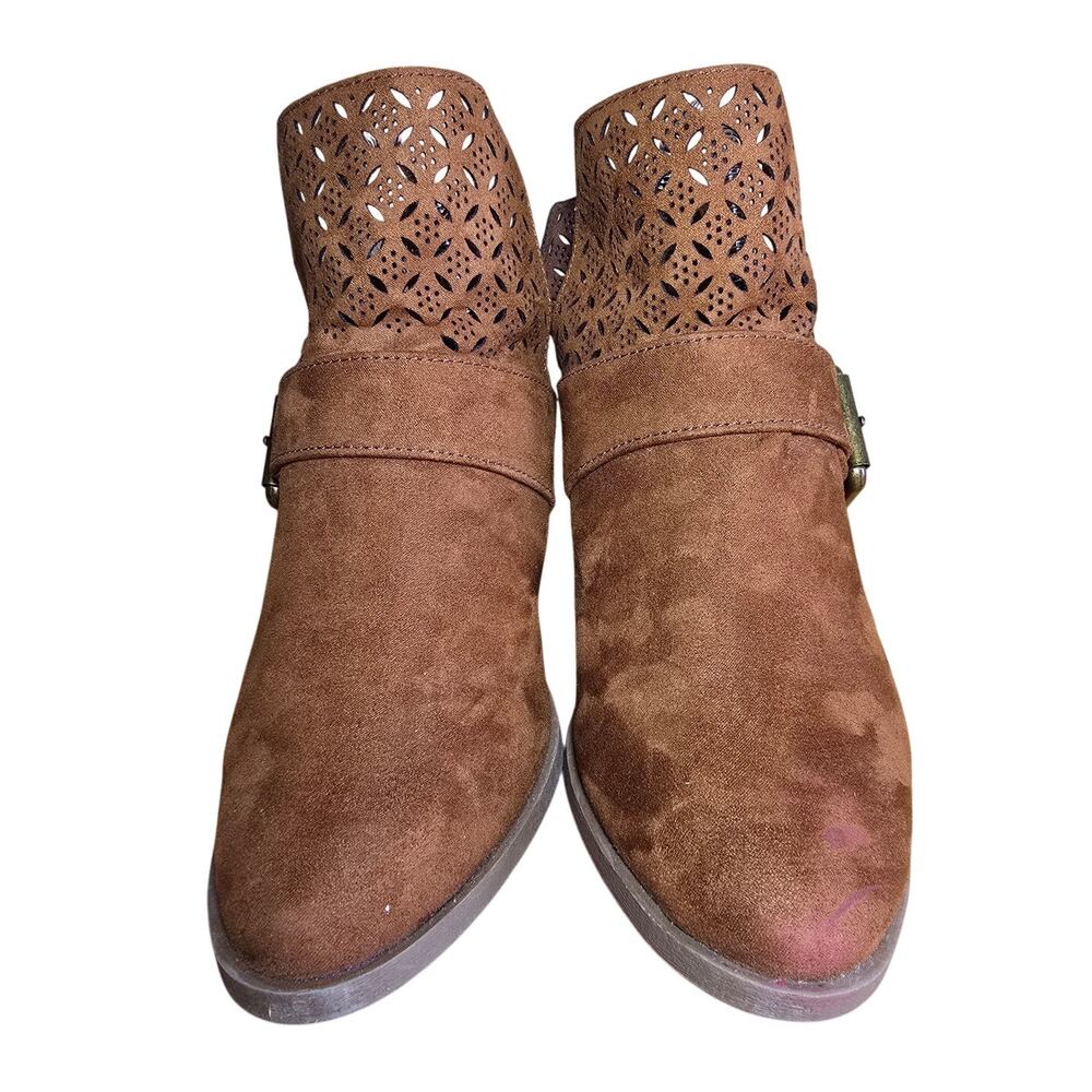 Women Qupid Rover-05 Faux Suede Perforated Buckled Chunky Heel Bootie Size 6 - Picture 5 of 6
